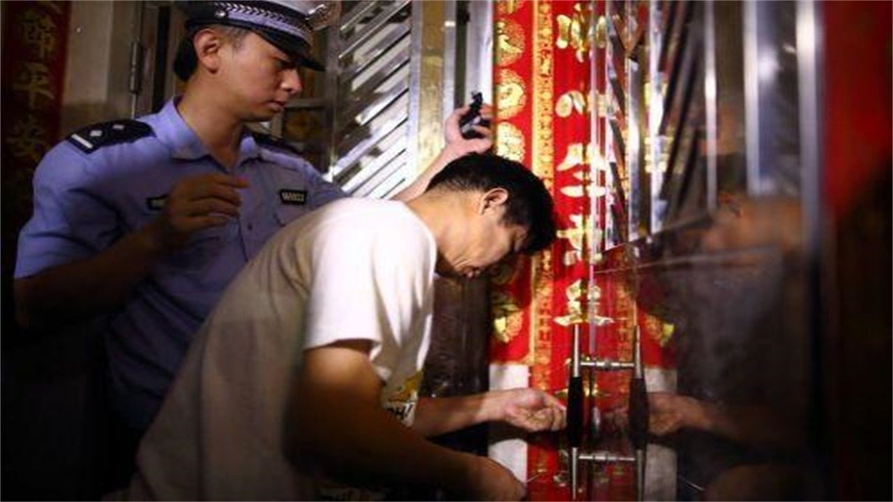 安庆请开锁师傅开了锁后，师傅